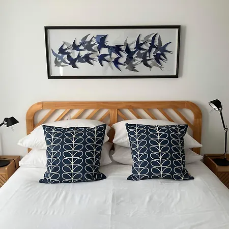 Fabulous Two-bedroom With Parking *
