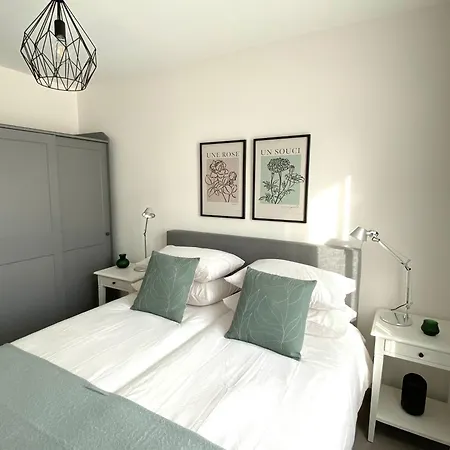Fabulous Two-bedroom With Parking *