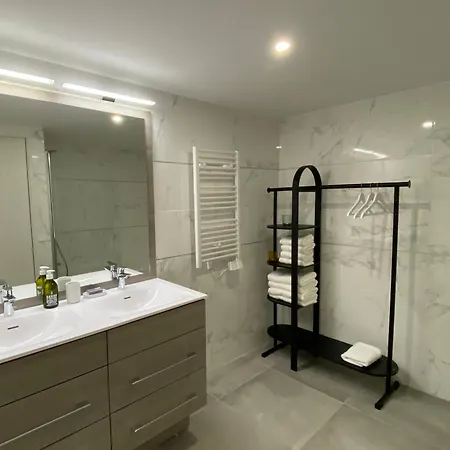 Appartement Fabulous Two-bedroom With Parking *