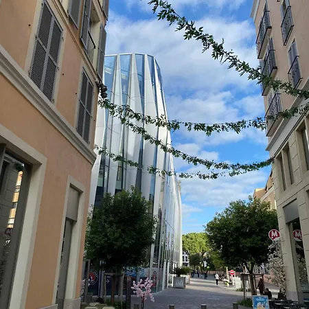 Fabulous Two-bedroom With Parking شقة *