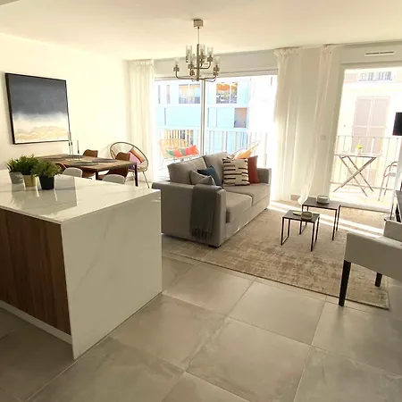 Fabulous Two-bedroom With Parking Appartement *