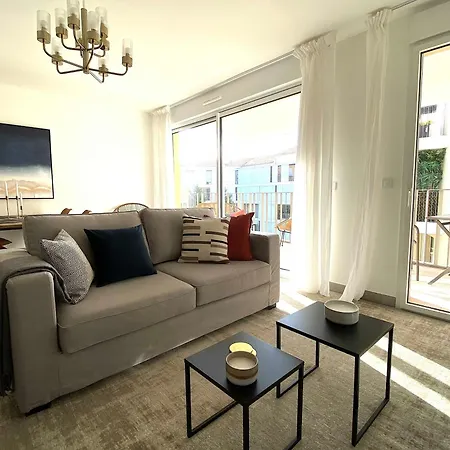 Fabulous Two-bedroom With Parking Appartement *